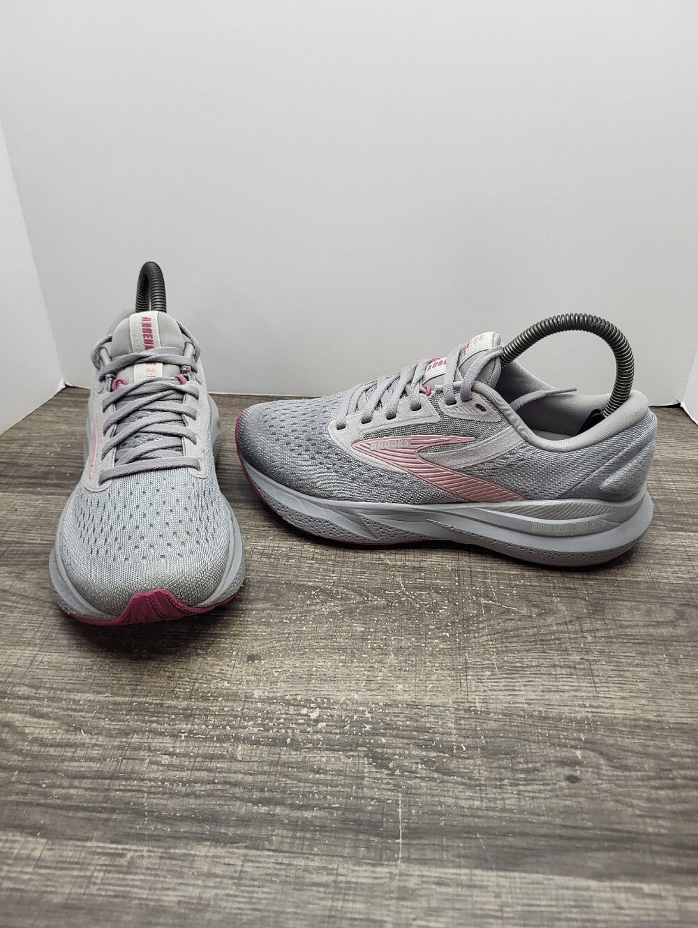 Brooks Adrenaline GTS 24 Womens Size 7.5 Medium Gray Athletic Running Shoes